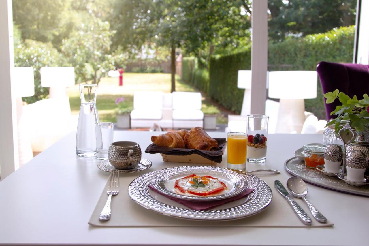 B&B Saint-Georges -Located In The City Centre Of Bruges- Kültér fotó A place setting