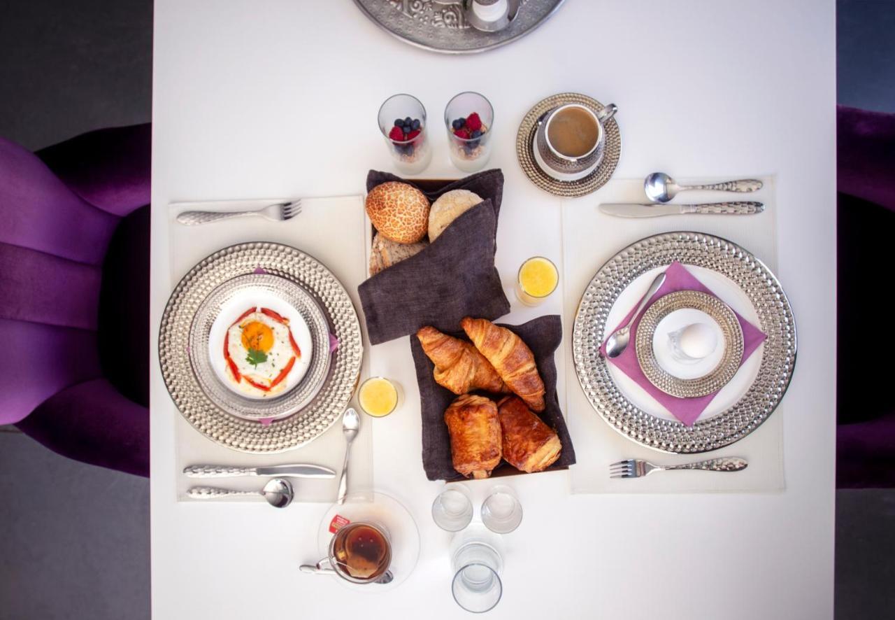 B&B Saint-Georges -Located In The City Centre Of Bruges- Kültér fotó Breakfast at the Hotel