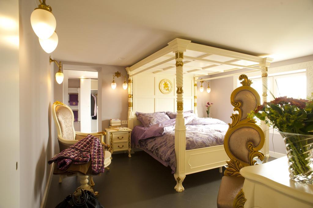 B&B Saint-Georges -Located In The City Centre Of Bruges- Szoba fotó A bedroom at the hotel